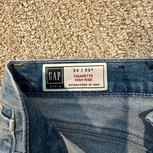 Gap cigarette high rise size 24 or 00. NEVER WORN.